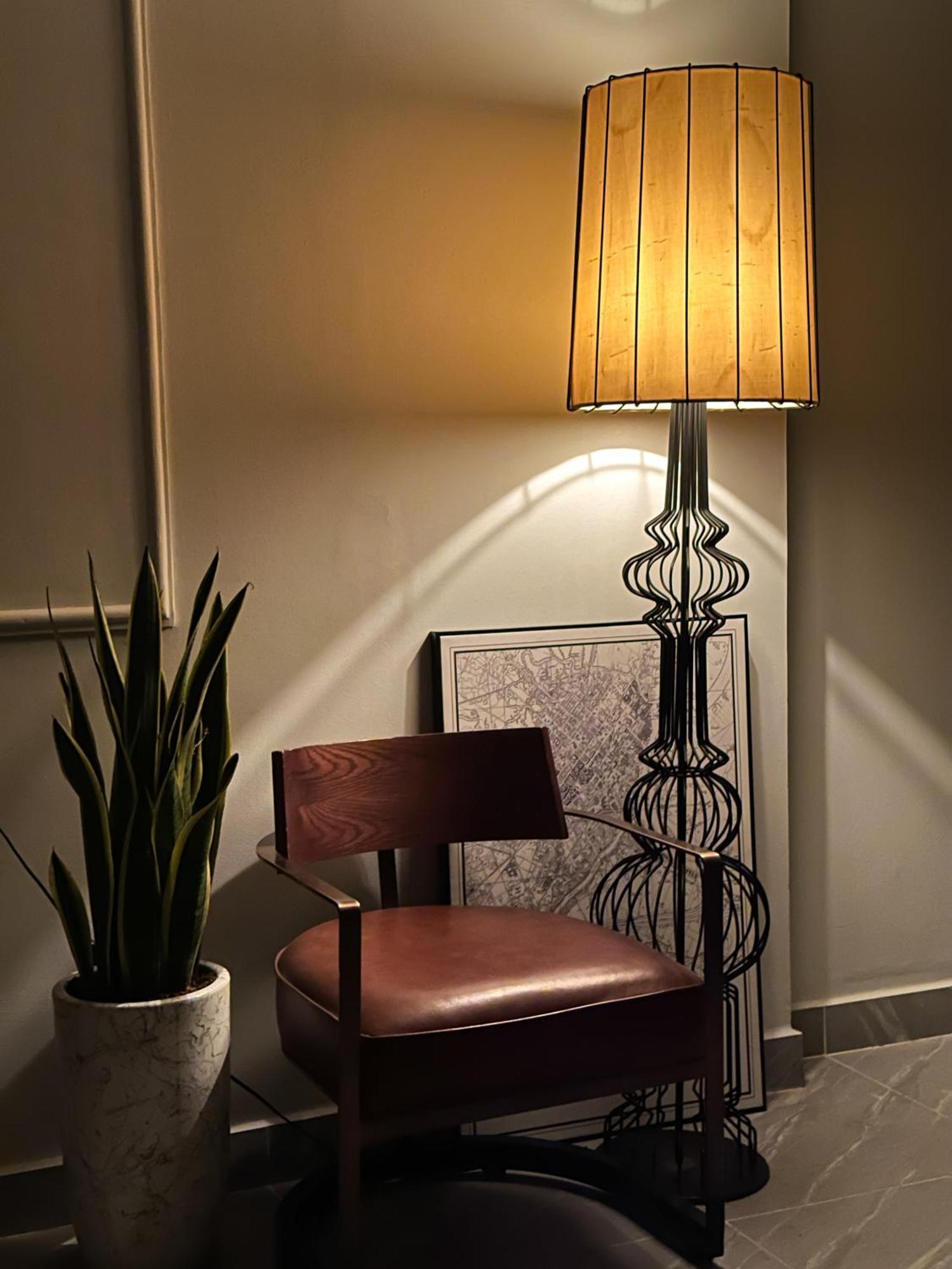 Khách sạn hẻo lánh Modern Calmette Home - Central Hcmc Comfort & Convenience *