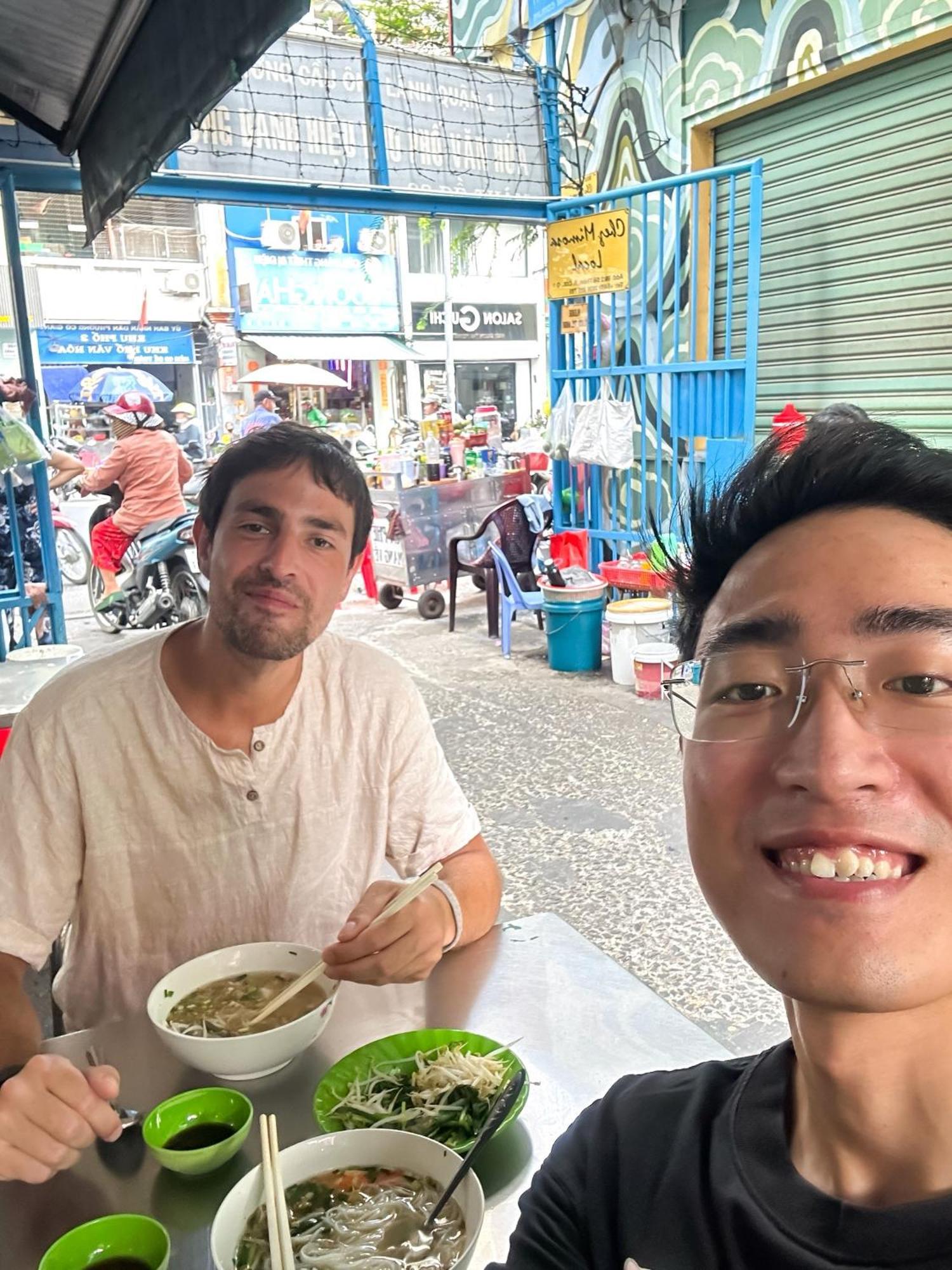 Khách sạn hẻo lánh Calmette - Location District 1 - 500m Ben Thanh Market *